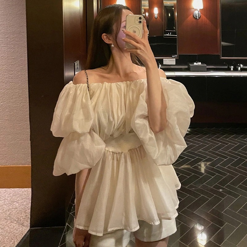 オフショルブラウス　パフスリーブ　可愛いトップス