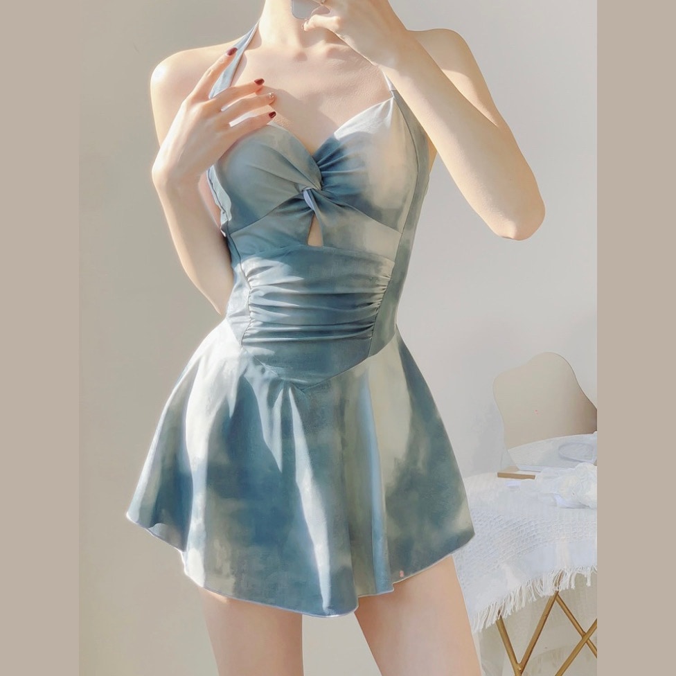 【1つ買うと10つ無料】2025タイダイブルースタイルのネックスカートスタイル女性の休暇ビーチ用のワンピースの水着