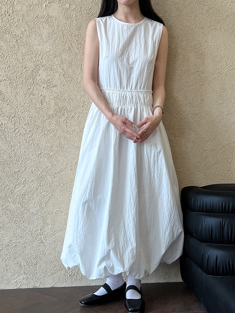 しわのつづりは腰のスカートの春夏の新しい女性のつぼみのベストのワンピースを受け取ります