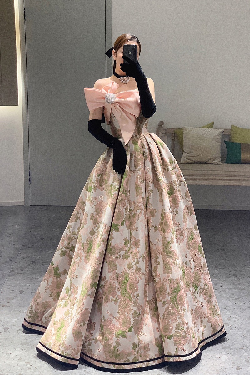 ヘップバーンのタキシードのスタイルは逃げる王女の婚約ドレスの宴会で公演服を司会します