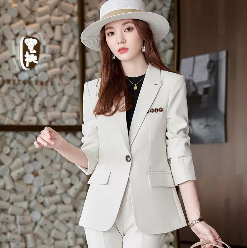 アウター デート ジャケット 上着 袖あり かわいい 大人可愛い きれいめ シンプル カジュアル 大人 上品 おしゃれ お洒落 主役級 存在感 春 秋 10代 20代 30代 レディース 女性用 OL