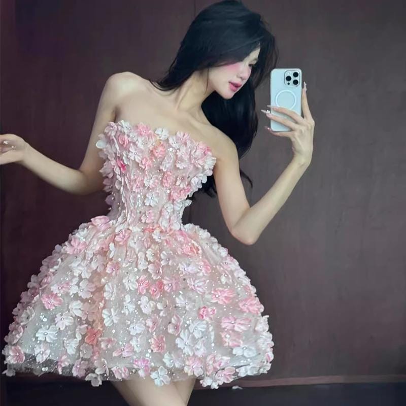 ドレス　パーティー　レディース 全体の シーンの 焦点は 重厚な 立体 花の 成人 式 ドレス ハイエンド 軽い な 誕生日 チューブ トップ ドレスです