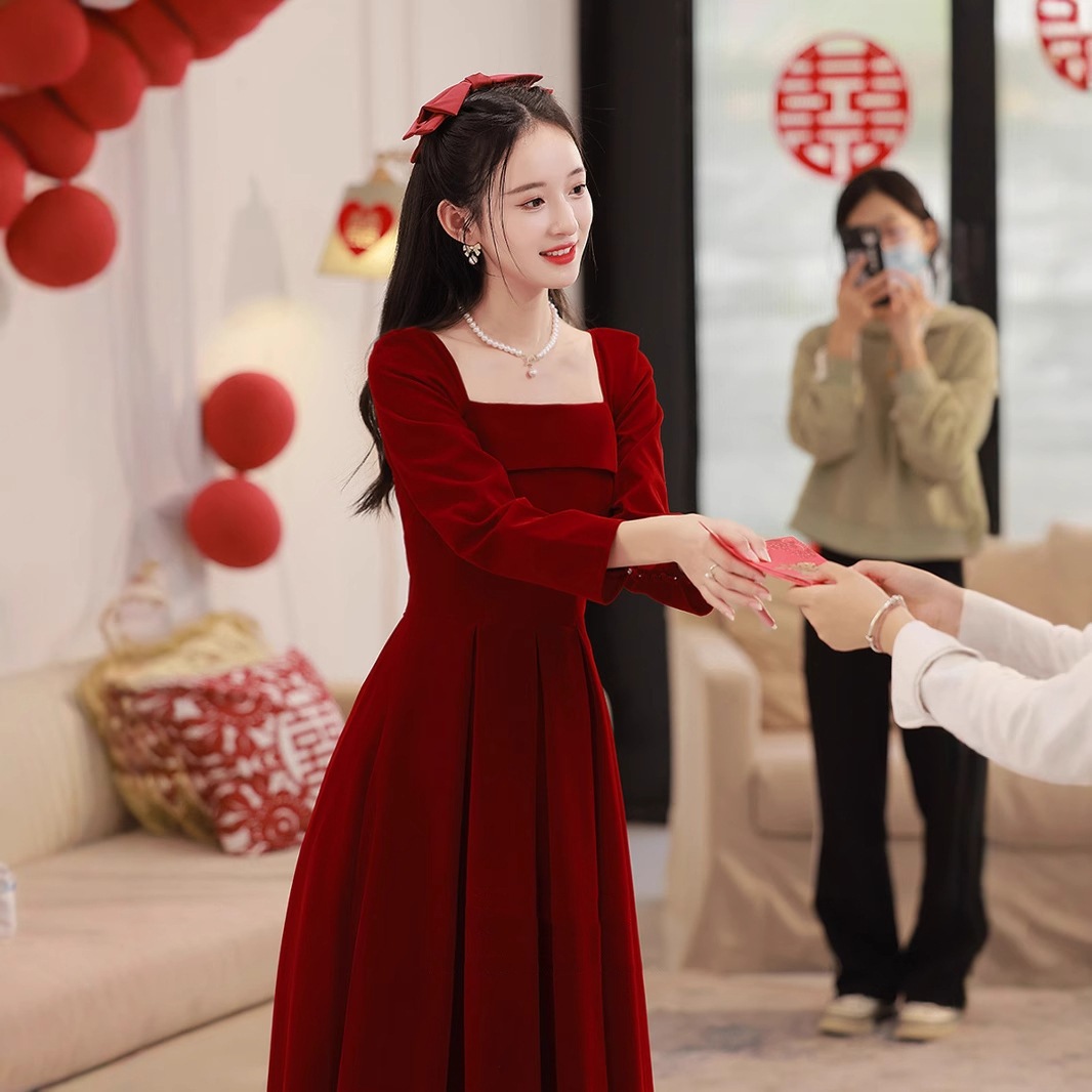 ベルベットドレスシンで寛大な長袖の婚約ドレススカートスカートスカート気質スリムな花嫁の花嫁春の小さな人 5,593円