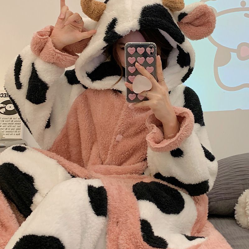 のパジャマスーツ女性の乳牛のかわいい加絨加厚サンゴ絨毯ロングスリーパー保温部屋着は外着可能