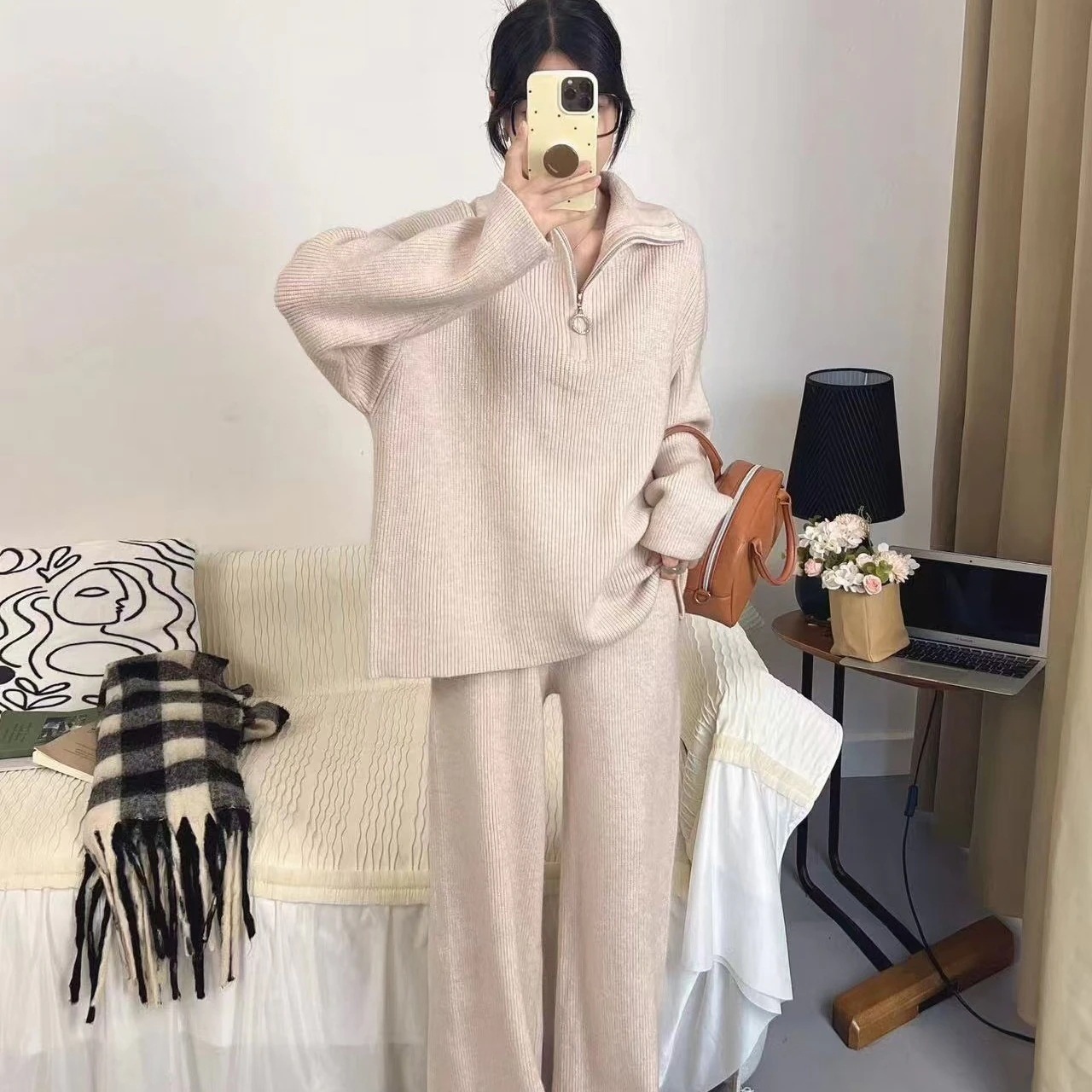 シンプルな純色のスーツ女性の秋冬モデルのハーフジップセーターニットストレートパンツ2枚セットの厚さセットアップ