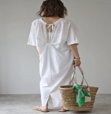 バックリボン ワンピース Vネック シャツワンピース マキシ丈 不規則丈 半袖 細身 ストレート 裾ワイド リボン 薄手 かわいい 大人可愛い きれいめ シンプル カジュアル 大人 おしゃれ 大人女子