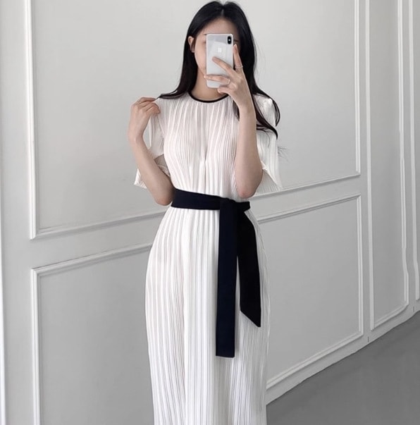 ワンピース ロング丈 半袖 クルーネック デザイン 美ライン ニュアンス プリーツ リボン ベルト ウエストマーク スタイルアップ ロマンチック かわいい 大人可愛い きれいめ シンプル カジュアル