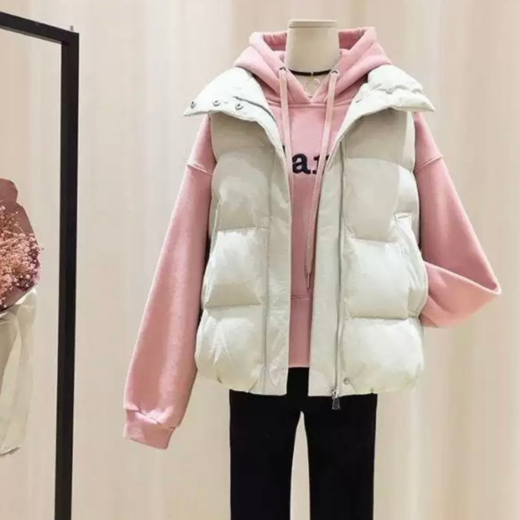 アウター ジャケット シャンパー 上着 ダウンベスト 袖なし ノースリーブ ハイネック タートルネック ストレート ファスナー ポケット 前開き ジッパー ポリエステル かわいい 大人可愛い きれいめ