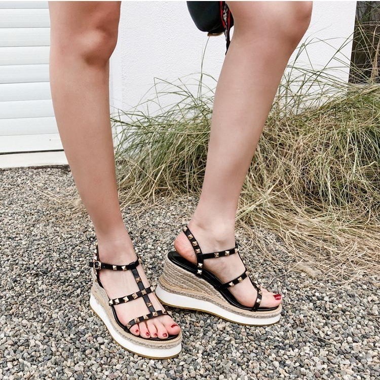 サンダル レディースシューズ 厚底サンダル ヒールサンダル ウッドソールサンダル ウッドソール ラウンドトゥ 履きやすい ベルト バックル ビジュー 美脚 脚長 かわいい 大人可愛い きれいめ シンプ