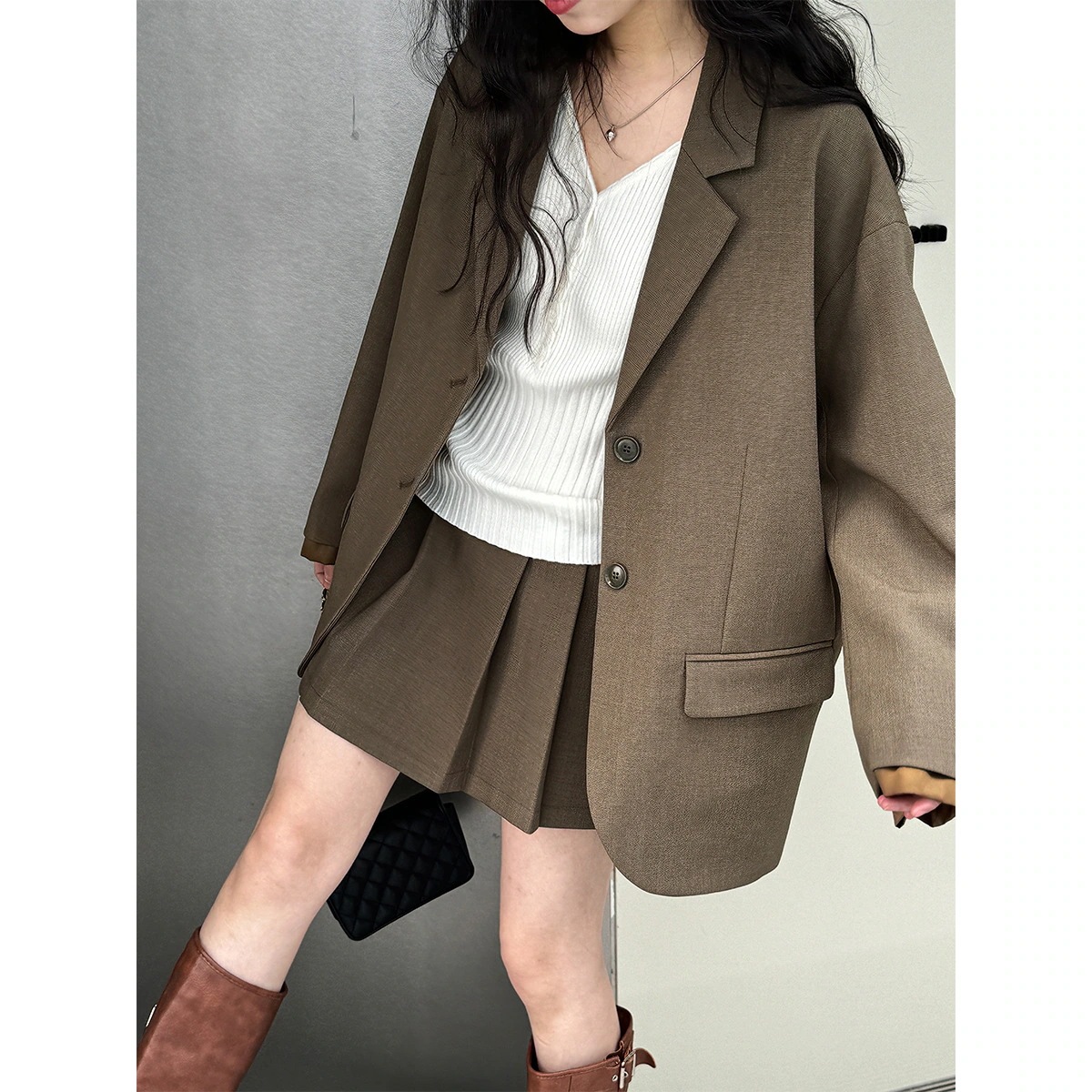 人气新作スーツ 韓国ファッション カジュアルスーツ レディースジャケット＋プリーツ半身スカートセット 流行り 百掛け トップス ジャンレディース 着痩せ 高級感コート