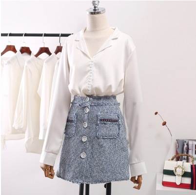 トップス デート シャツ ブラウス カットソー 白シャツ 白トップス ミディアム丈 袖あり 長袖 ボリューム袖 フレアスリーブ ホルンスリーブ 萌袖 Vネック 襟付き フレア セミフレア 細身 ストレ