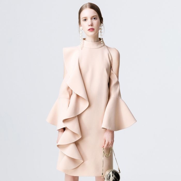 ドレス モード 個性的 ベージュ アシンメトリー 韓国 二次会 パーティードレス 即納 結婚式 ラッフルフリル 膝丈 ハイネック パーティー プチプラ feminine フォーマル フレアスリーブ 華