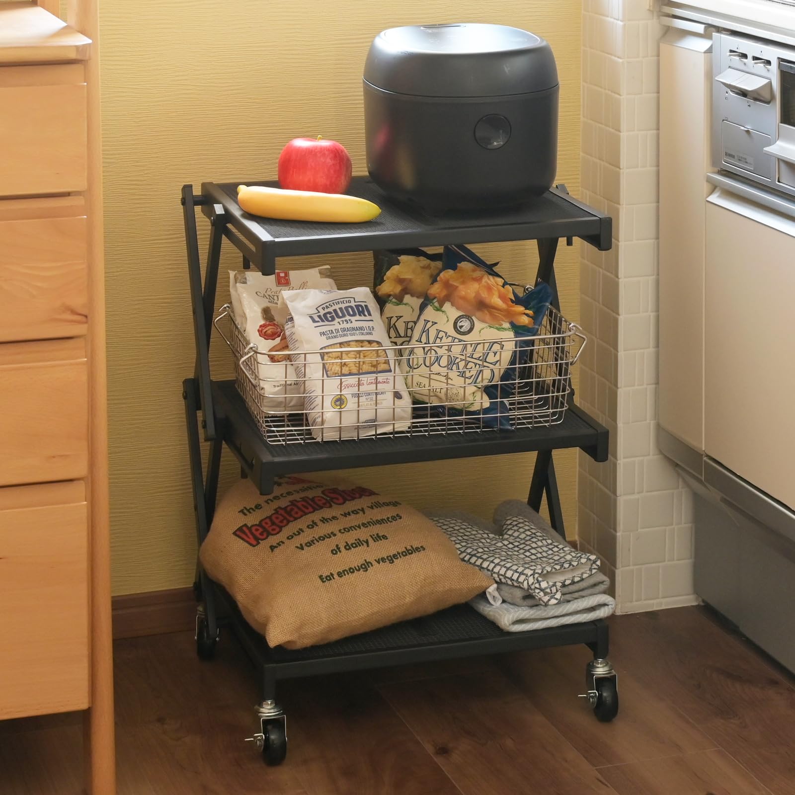 [山善] ワゴン (折りたたみ) すぐに使える (本体完成品/キャスターを付けるだけ) キャスター付き 3段 幅45.5×奥行35×高さ46.5/61.5cm スチールラック 組立簡単 ブラック LO 5,602円