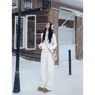 白の加絨の広い脚のスラックスのズボン秋冬の高い腰のゆったりしたスラックスのモップのズボン百合運働の衛のズボンです