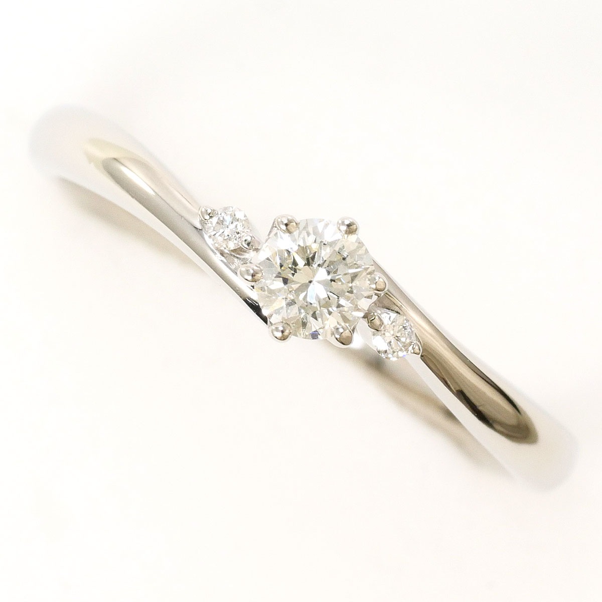 PT900 プラチナ リング・指輪 8号 ダイヤモンド 0.136ct ダイヤモンド 0.02ct 総重量約2.6g 中古