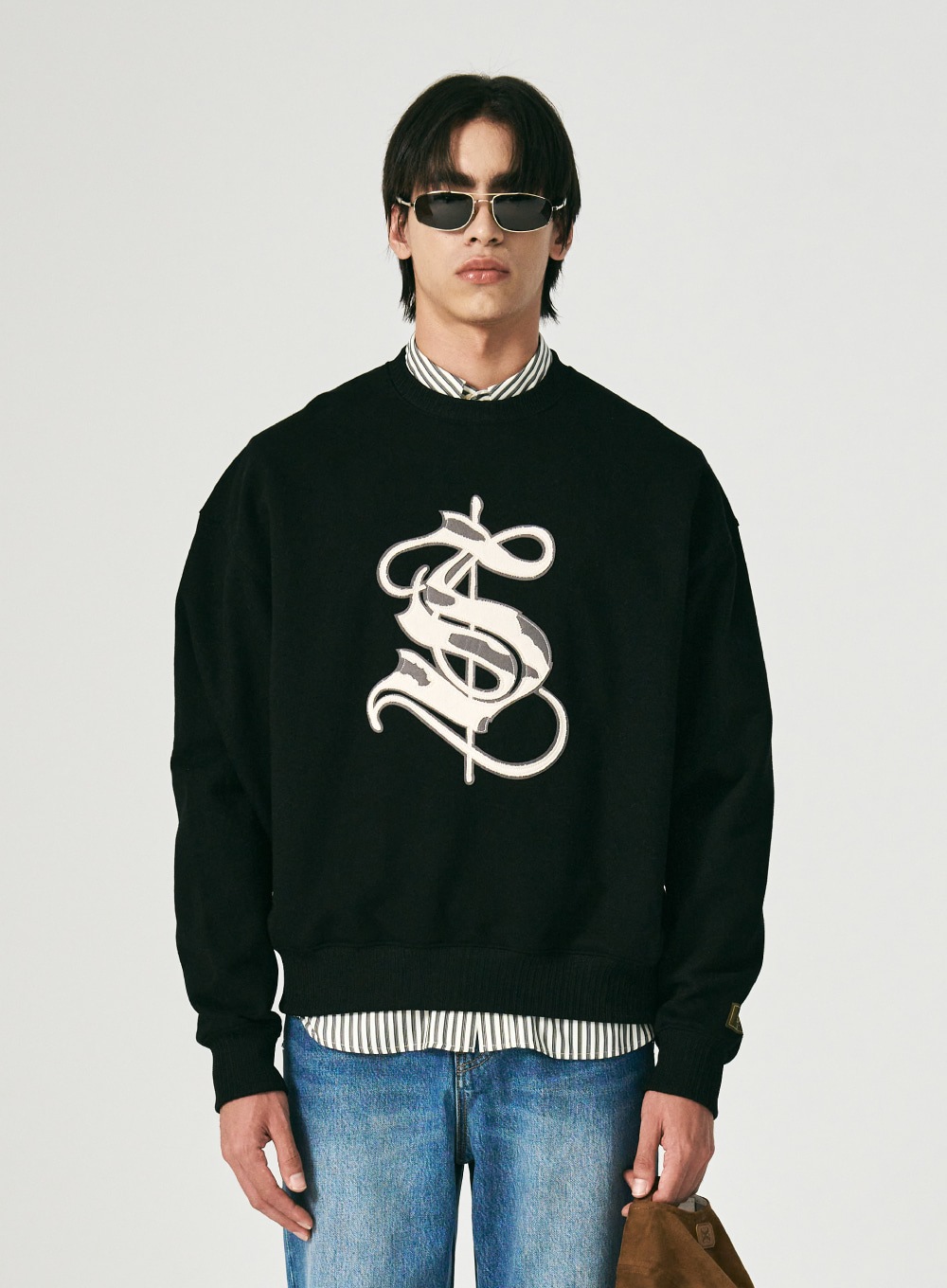 【SATUR】 CASUAL HERITAGE APPLIQUE SWEATSHIRTS : RESORT BLACK