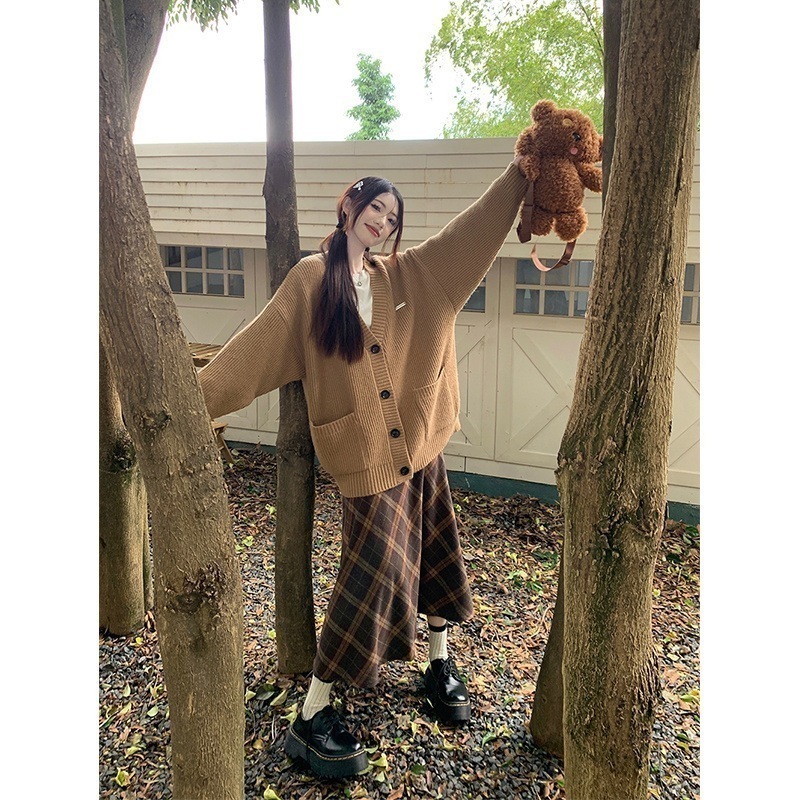 ハイエンドのカスタマイズ-メイラード怠惰なスタイル長袖ニットセータージャケットチェック柄スカート女性の秋 2024 新しいファッションスーツ