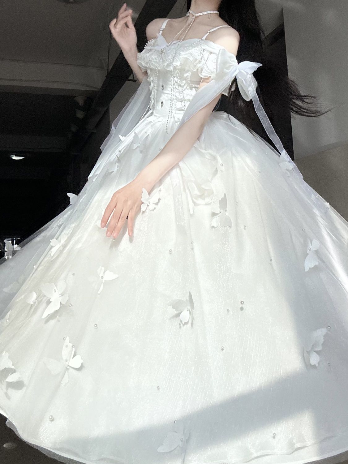 白い夏の風のベルスプリングと夏の白い月明かりの階段蝶のテーマゴッドセンシングスカート