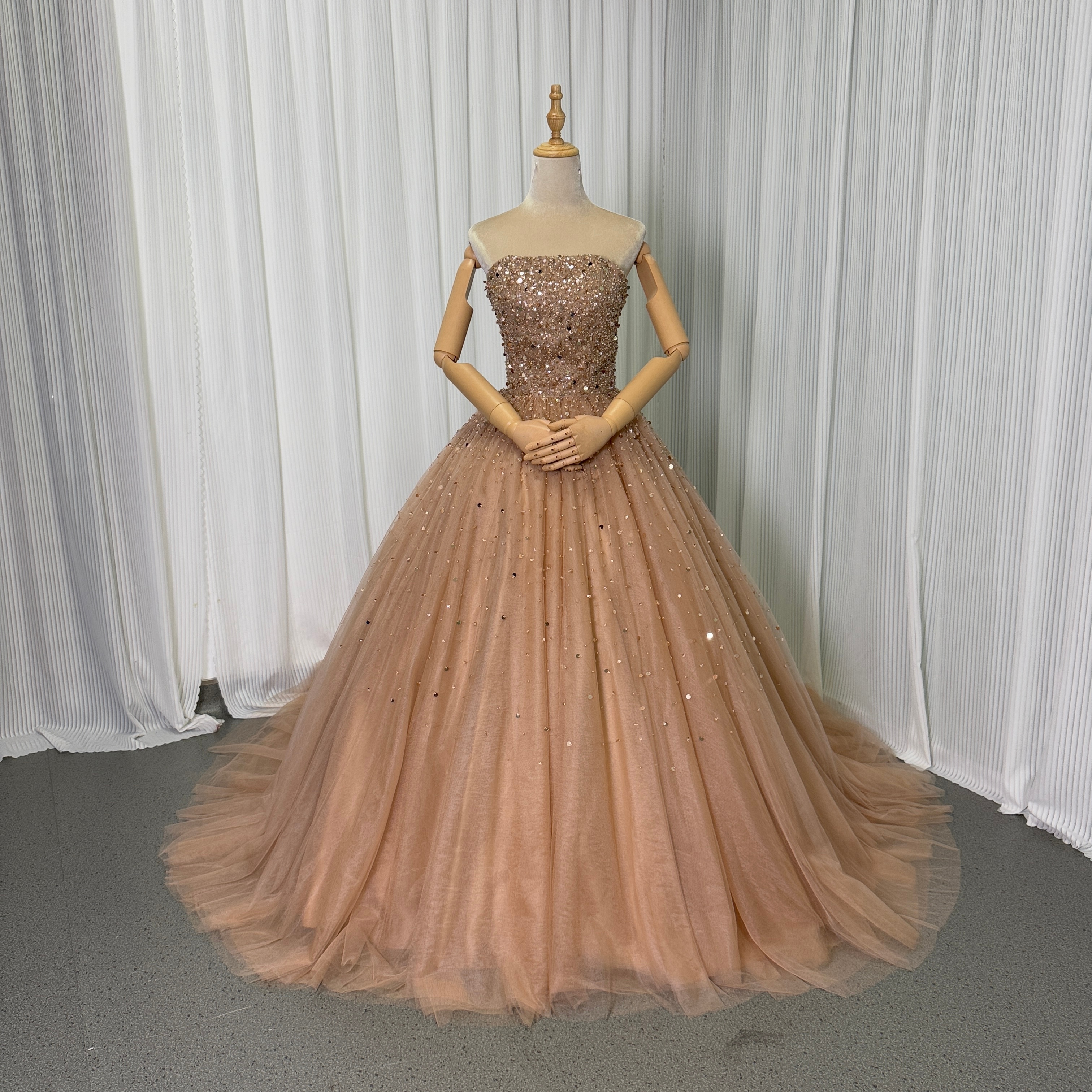 カラードレス シャンパン色 シークインチュール 華やかなトレーン ソフトチュール 編み上げ ビスチェドレス 結婚式