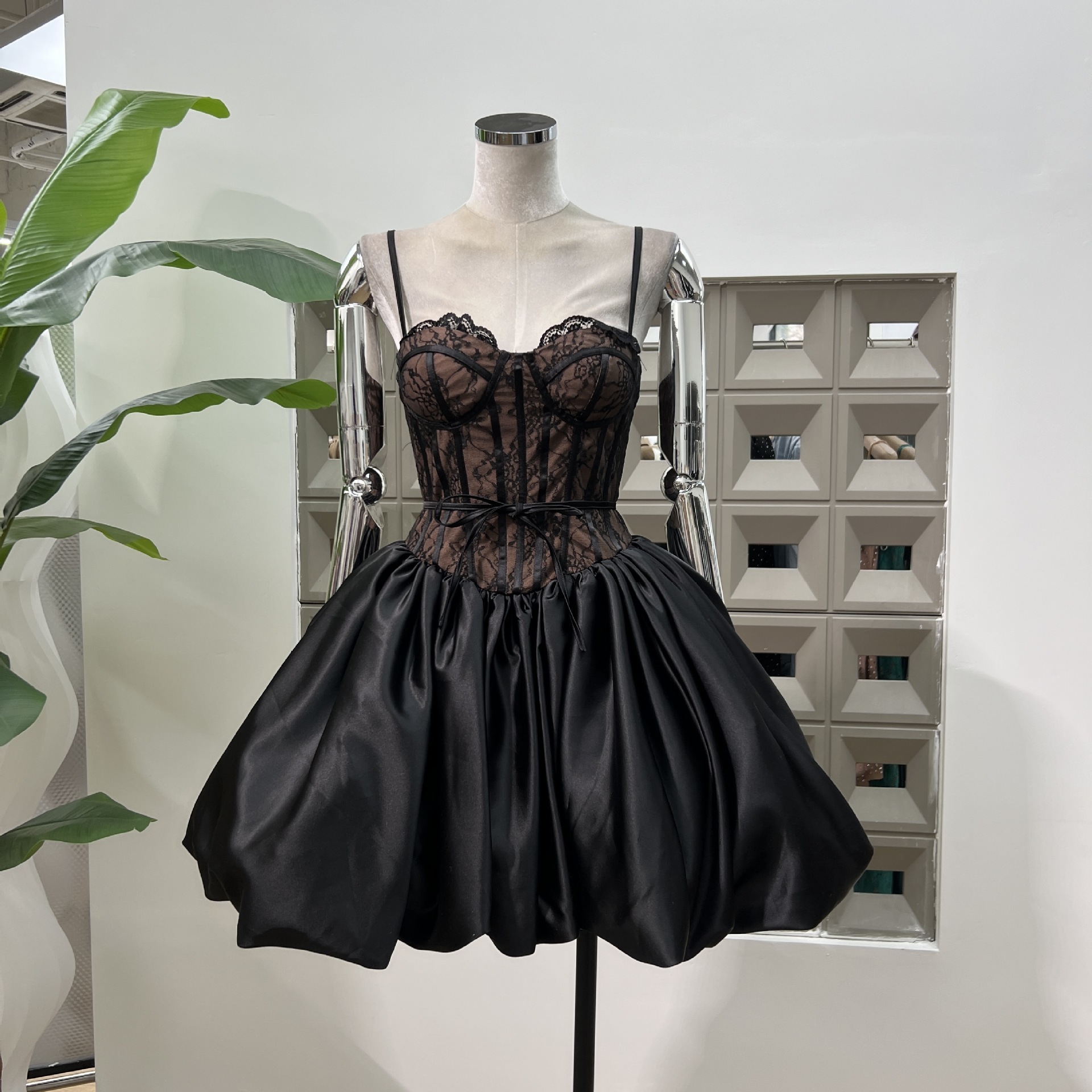 レースのつなぎ合わせの蓬蓬蓬のガーターの魚骨のワンピースのレースのショールのかぼちゃの底の半ズボンの純粋な欲風