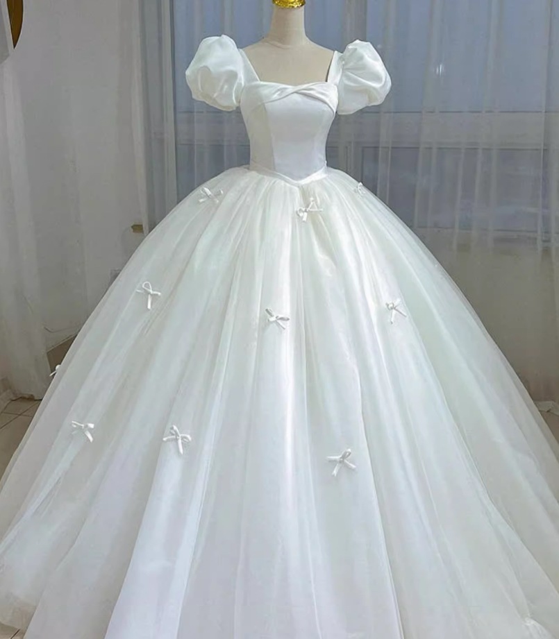 ウェディングドレス パフスリーブ リボン プリンセスライン エレガント 編み上げ ブライダル 結婚式