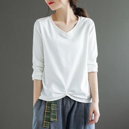 トップス デート Tシャツ カットソー 袖あり 長袖 Vネック かわいい 大人可愛い きれいめ シンプル カジュアル 大人 上品 おしゃれ お洒落 主役級 存在感 春 秋 10代 20代 30代