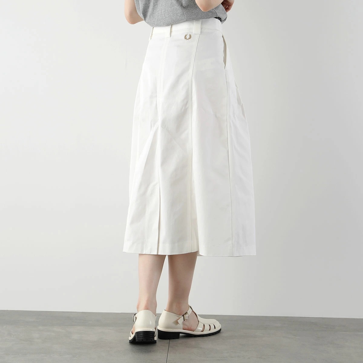 FRED PERRY フレッドペリー スカート A-LINE TWILL SKIRT E7103 レディース コットン Aライン ミモレ丈 アイコン刺 129/SNOW-WHITE
