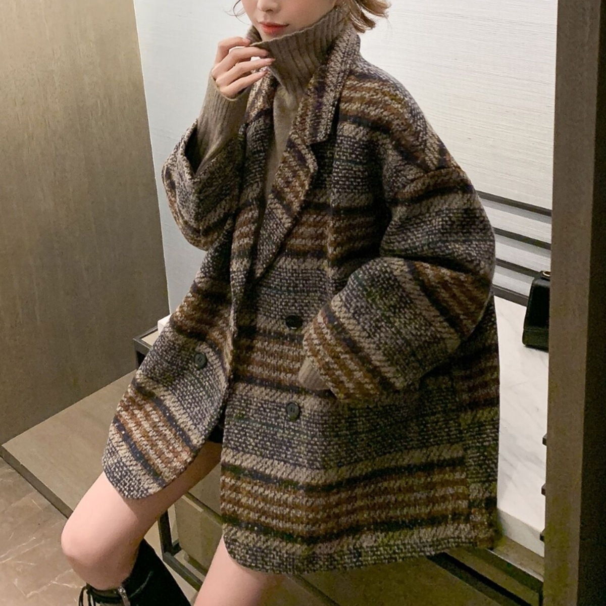 アウター コート ミディアム丈コート 長袖 襟付き 前開き ダブルボタン ポケット ミディアム丈 ウール かわいい 大人可愛い きれいめ シンプル 上品 おしゃれ かっこいい カジュアル こなれ感