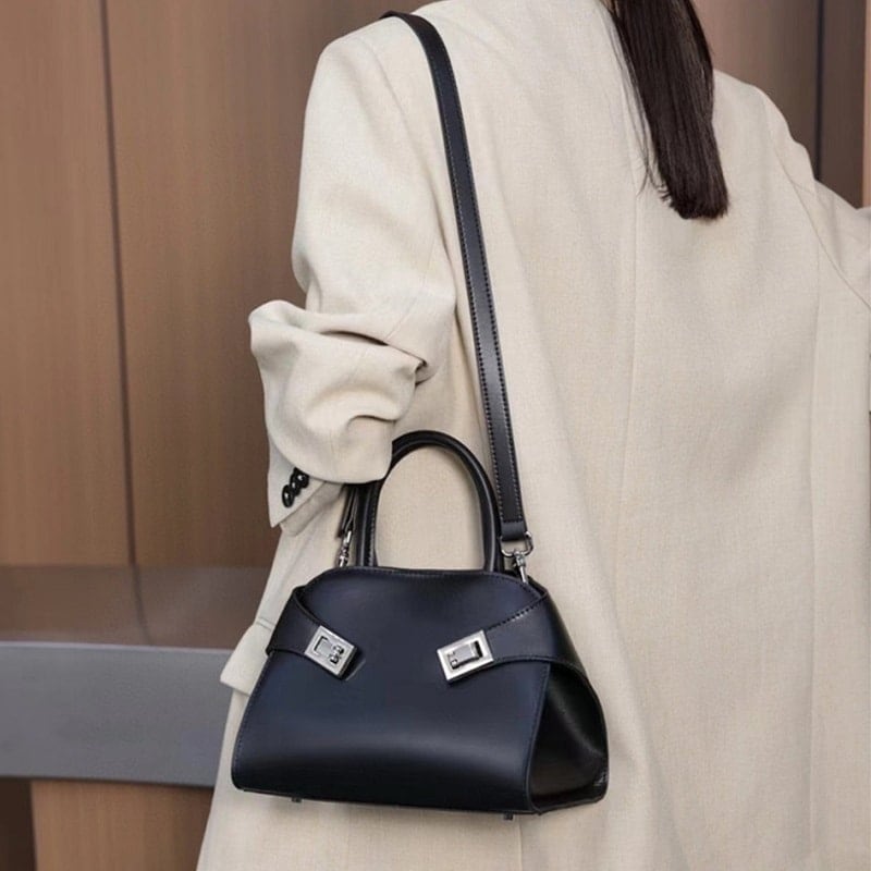 バッグショルダーバッグレデイースバッグハンドバッグショルダーバッグ2024秋新品可愛い本革レザー斜め掛け4カラー