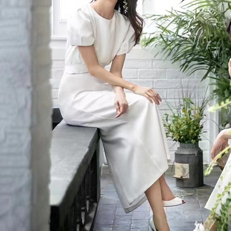 ワンピース ロングワンピース 半袖 クルーネック バックリボン ロング丈 かわいい 大人可愛い きれいめ シンプル 上品 おしゃれ 大人女子 こなれ感 レトロ きちんと 個性的 主役級 存在感