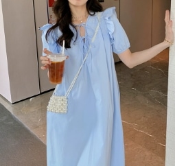 フリル リボン ミニワンピース ワンピース ミニ丈 ショート丈 半袖 パフスリーブ Vネック スリム 細身 ストレート スマート 編み込み 透け感 薄手 かわいい 大人可愛い シンプル カジュアル