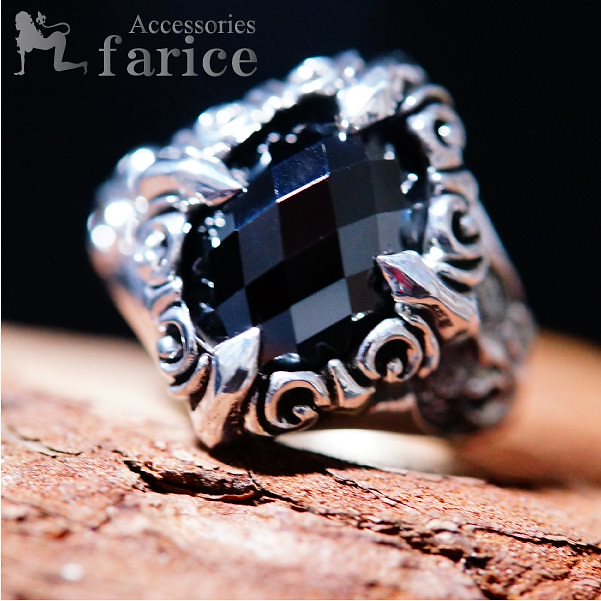 大粒ブラックキュービックジルコニア 百合の花４本爪石留め装飾 サイドクロスフローリー(百合の十字架)＆打ち出しデザイン メンズ シルバー925 リング