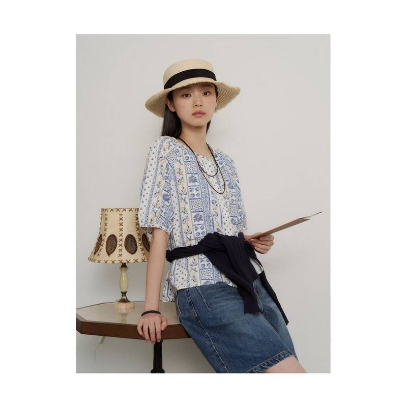 BEANPOLE LADIES レモンプリント ボリュームスリーブブラウス ブルー (BF6564C51P) BF6564C51P 423057