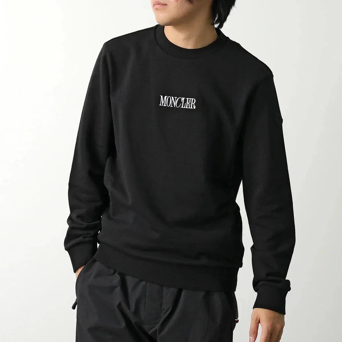 MONCLER Matt Black モンクレール マットブラック スウェットシャツ 8G00040 809KR メンズ クルーネック 刺繍ロゴ コットン 99