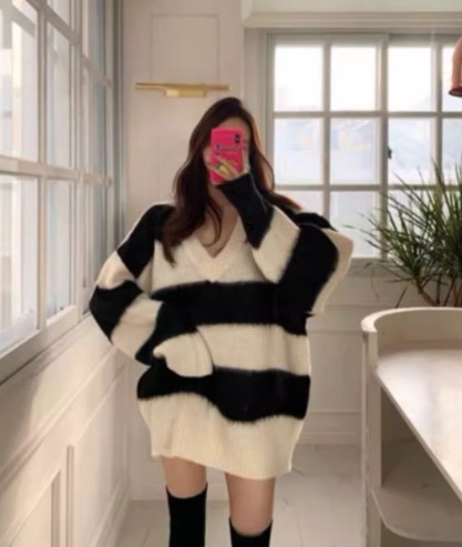 レディース トップス ニット セーター 萌袖 Vネック 肌見せ かわいい 大人可愛い きれいめ シンプル カジュアル 上品 おしゃれ かっこいい こなれ感 ラフ クール モード系 ラブリー キュート