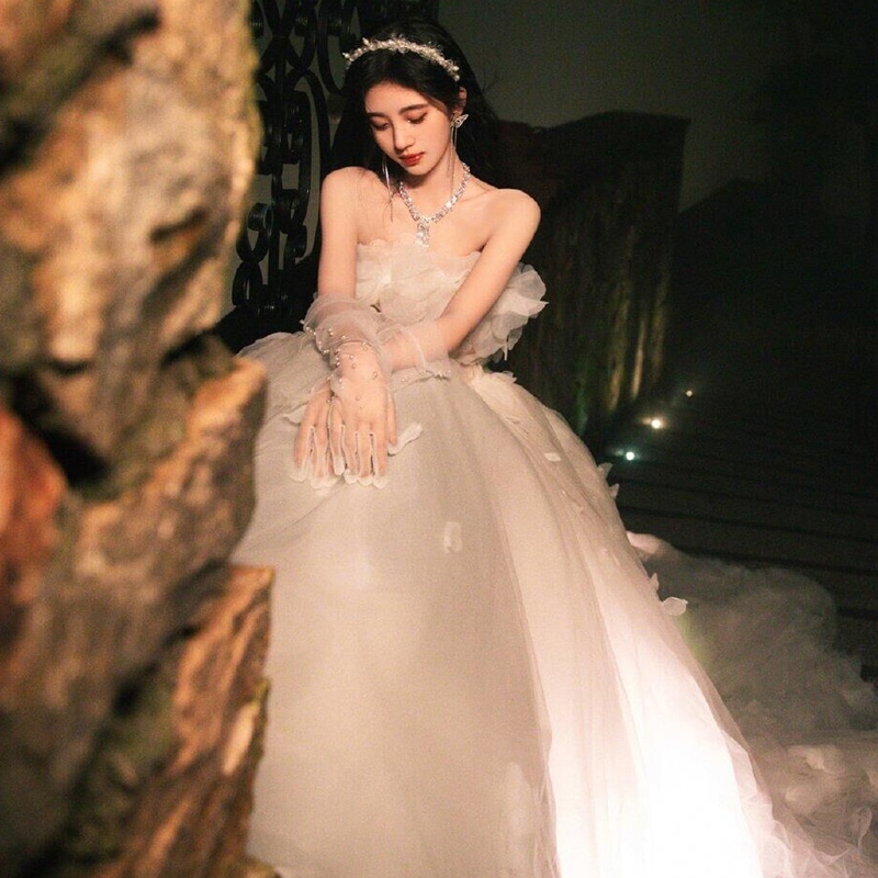 ドレス 衣装 ウエディングドレス 披露宴ドレス ロングドレス プリンセスライン ウエストマーク 胸元 チューブトップ シースルー フリル パール ビジュー バックシャン フレア ステージドレス