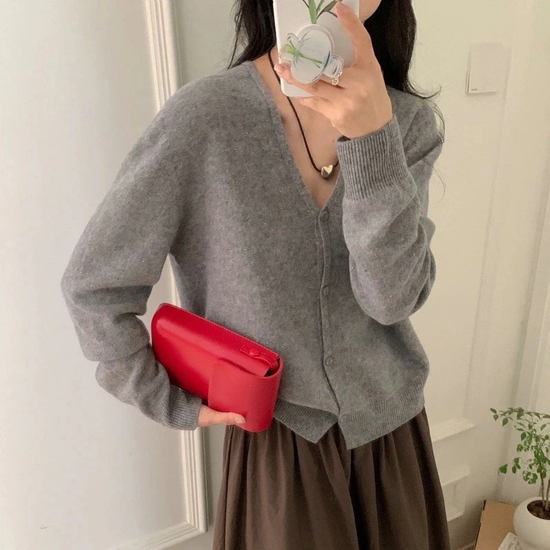 【急速出荷】2025新作 無地 お肌に優しい カーディガン レディーストップス 通勤 Vネック セーター 柔らかい 軽量 ゆったり レディース 前開き 韓国ファッション 百掛け お出かけ