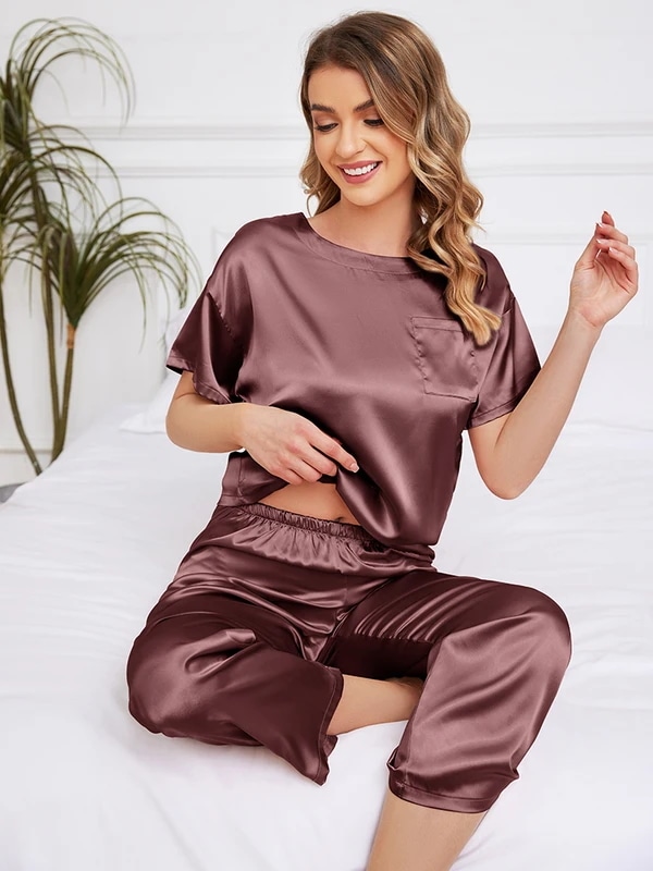 女性用半袖シルクパジャマ,ソフトパジャマ,ラウンドネックTシャツとパンツ,サテンラウンジウェア,2個セット