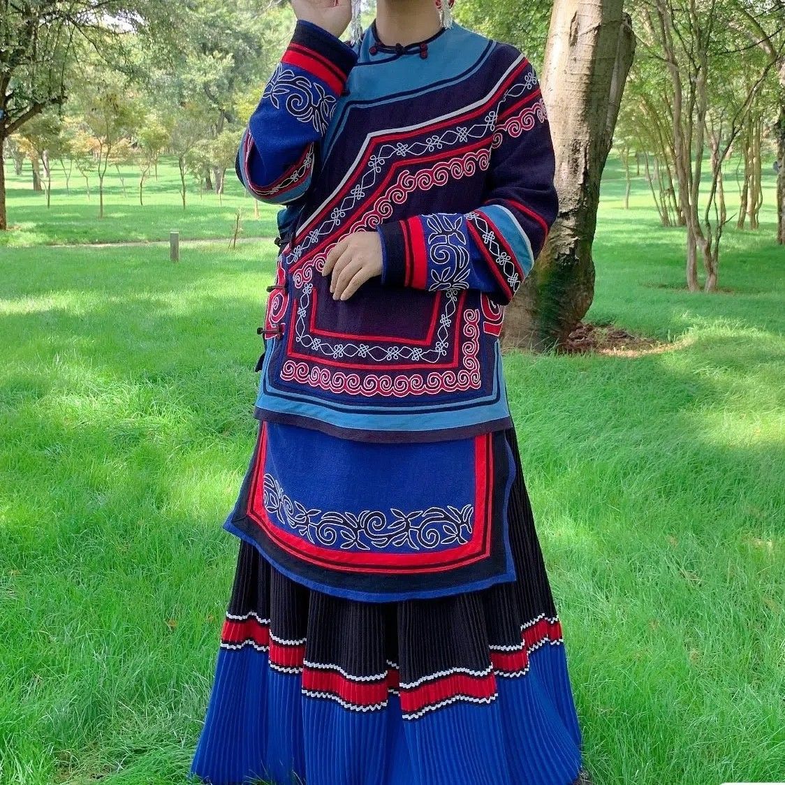 ハロウィンコスプレ コスプレ コスプレ 衣装 変装 ハロウィンコスプレ 仮装Yi の衣装を着た 2 つの青い手作りのトップス