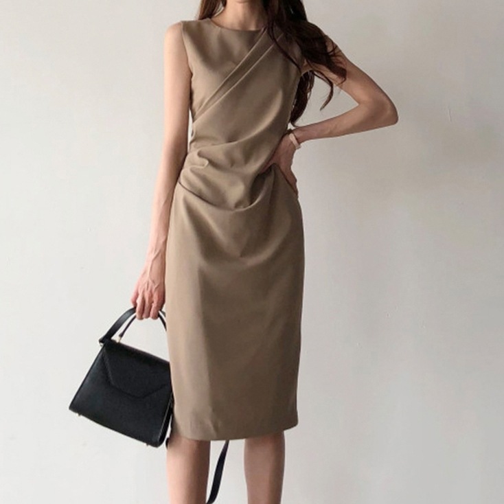 ワンピース ミディアム丈ワンピース ノースリーブワンピース クルーネック ウエストマーク バックスリット かわいい 大人可愛い きれいめ シンプル 上品 おしゃれ かっこいい カジュアル こなれ感