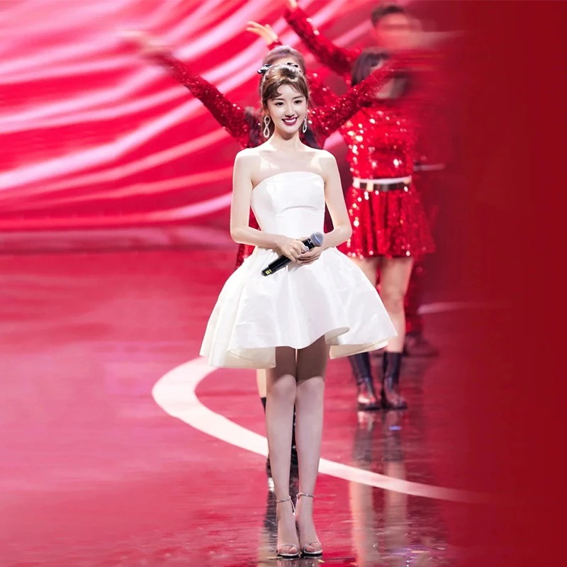 【2枚購入で 3oo円OFF】女性向けの小さなドレスは通常宴会用の短い白いストラップレスの腫れたスカートを着ることができます