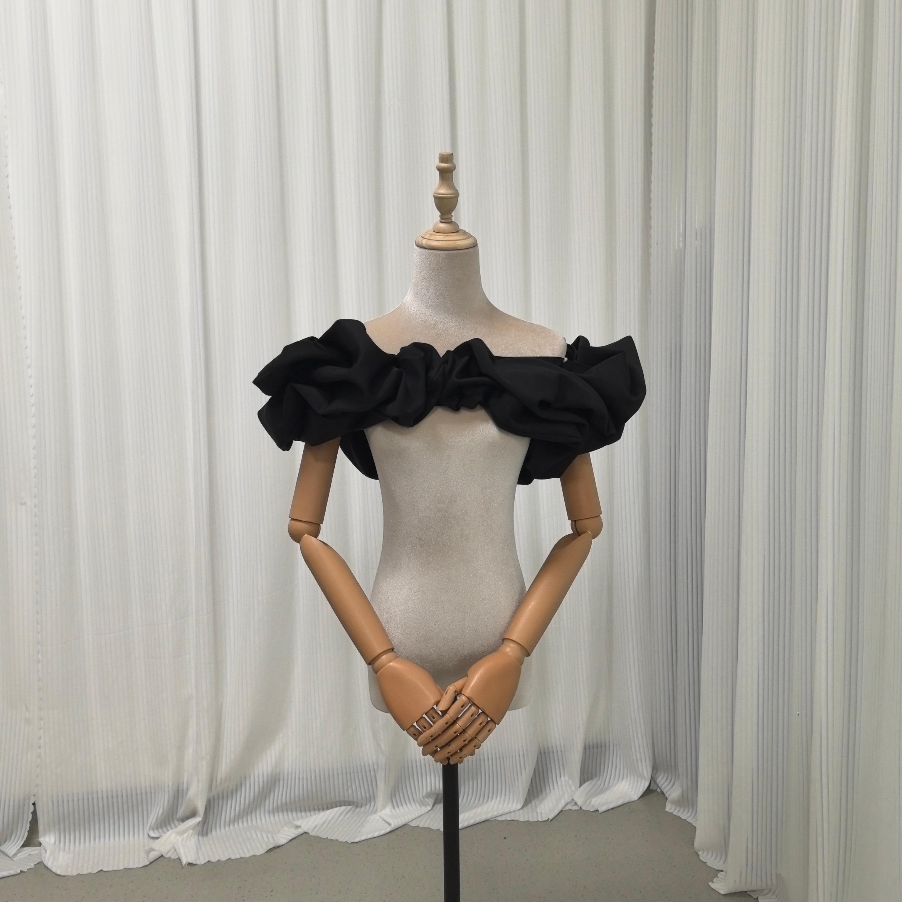 カラードレス ブラック 取り外し可能なオフショルダー 光沢サテン 色直し 花嫁 前撮り