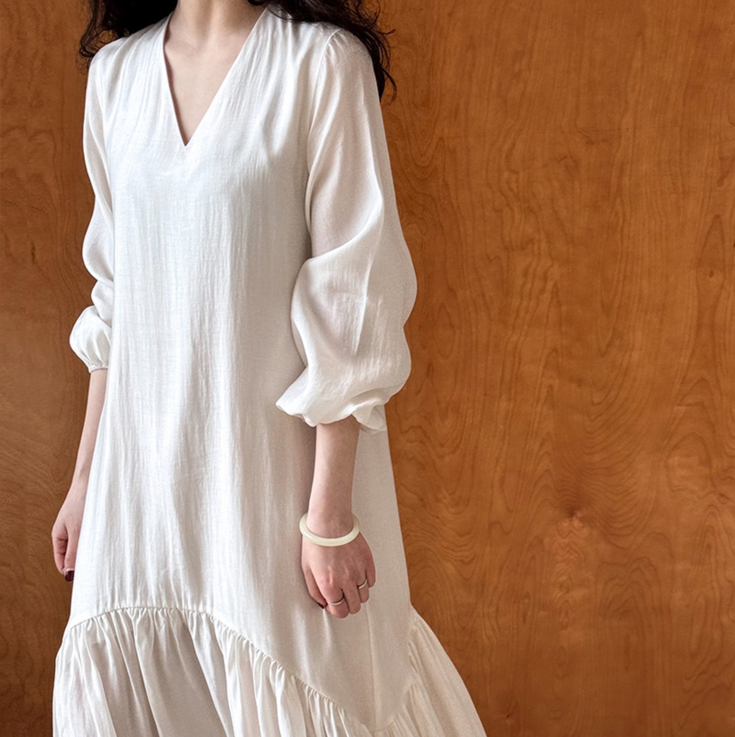 レディース ワンピース ドレス マキシ 長袖 ボリューム袖 萌袖 Vネック フレア Aライン 裾ワイド フェミニン ふわふわ 薄手 大人可愛い きれいめ おしゃれ こなれ感 ガーリー 抜け感 キュート