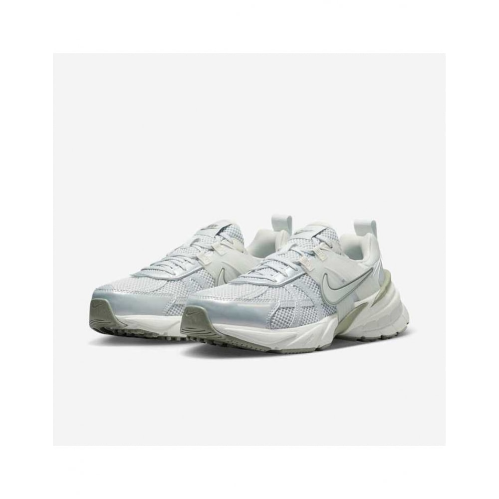 ナイキ V2K ランフォトンダストライトシルバー FD0736-006