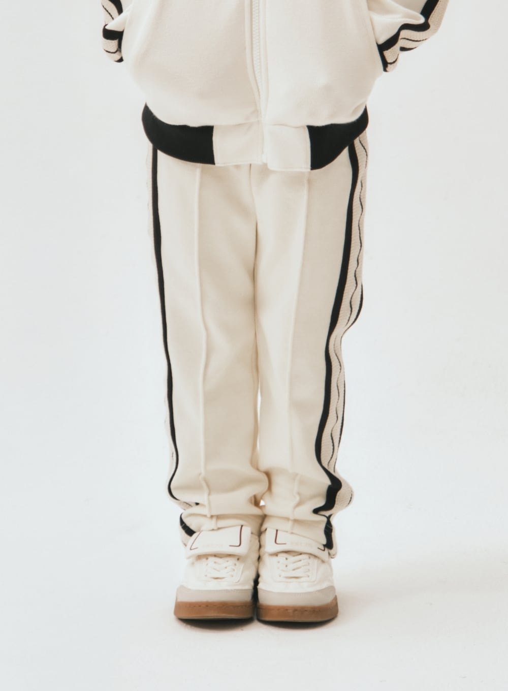 【SATUR】(K) LAWTON ALL DAY TRACK PANTS : CREAM BLACK
