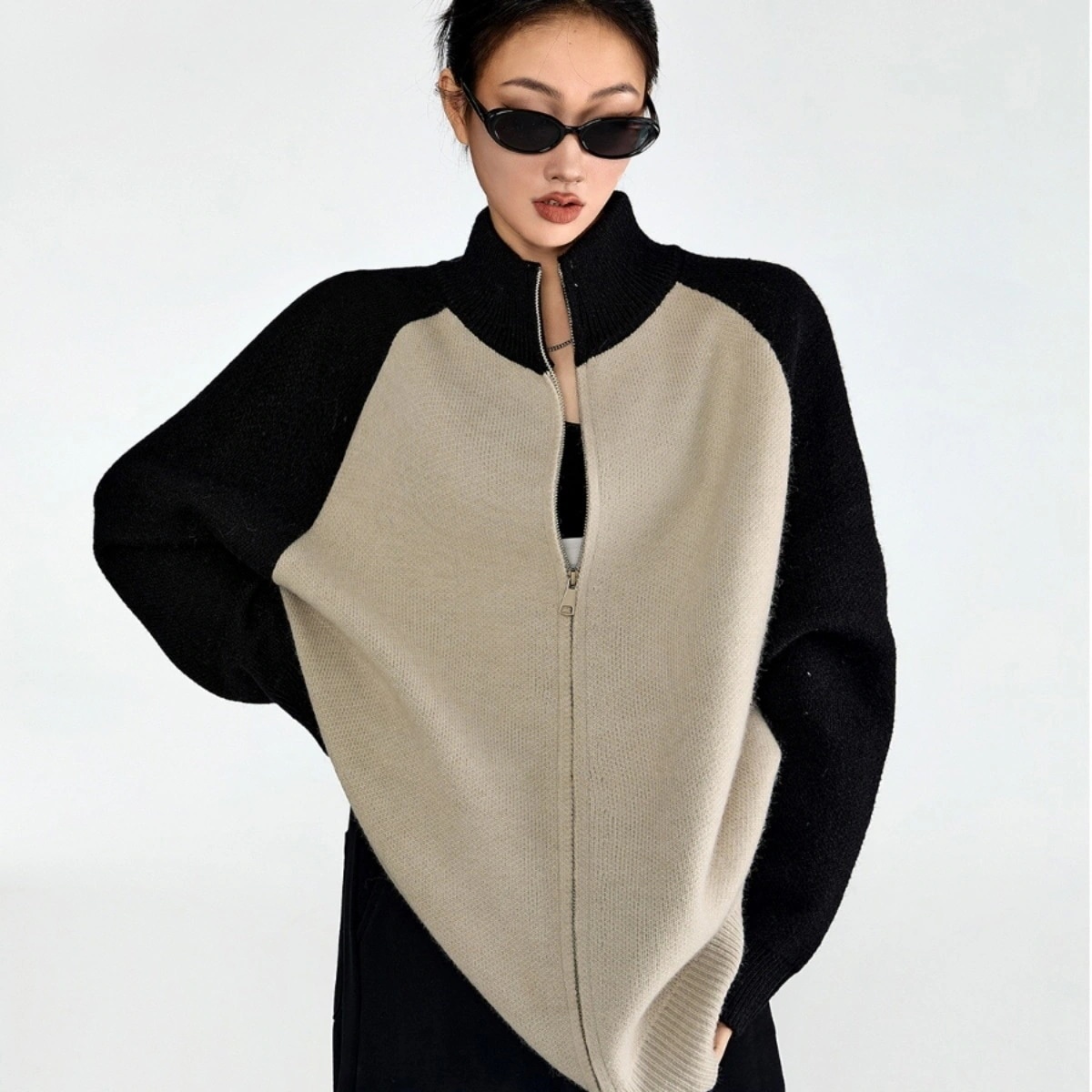 2025 春夏 韓国 かわいい レディースニットバイカラーハイネックスタンドネックアウター羽織りスポーティー長袖配色コーデトップススポーツサイズサイドカジュアルシルエットファッション系フル丈トラック