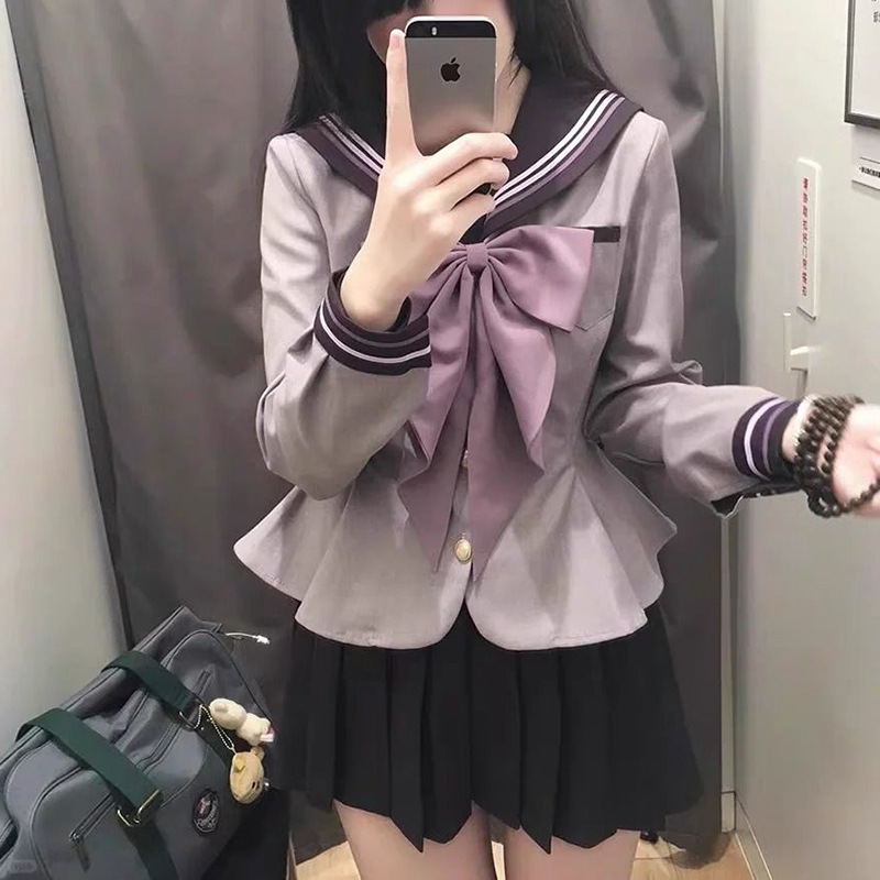 蝶ネクタイトップとプリーツスカート（ツーピースセット）が特徴的な春秋用の和風プレッピー海軍セーラー服セットです