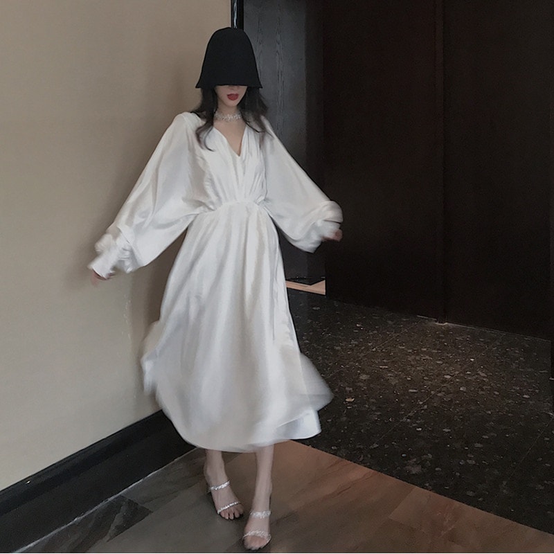 初めに秋の白い長袖のワンピースをもらわでし腰着やせ気質底vネックのシャツスカート