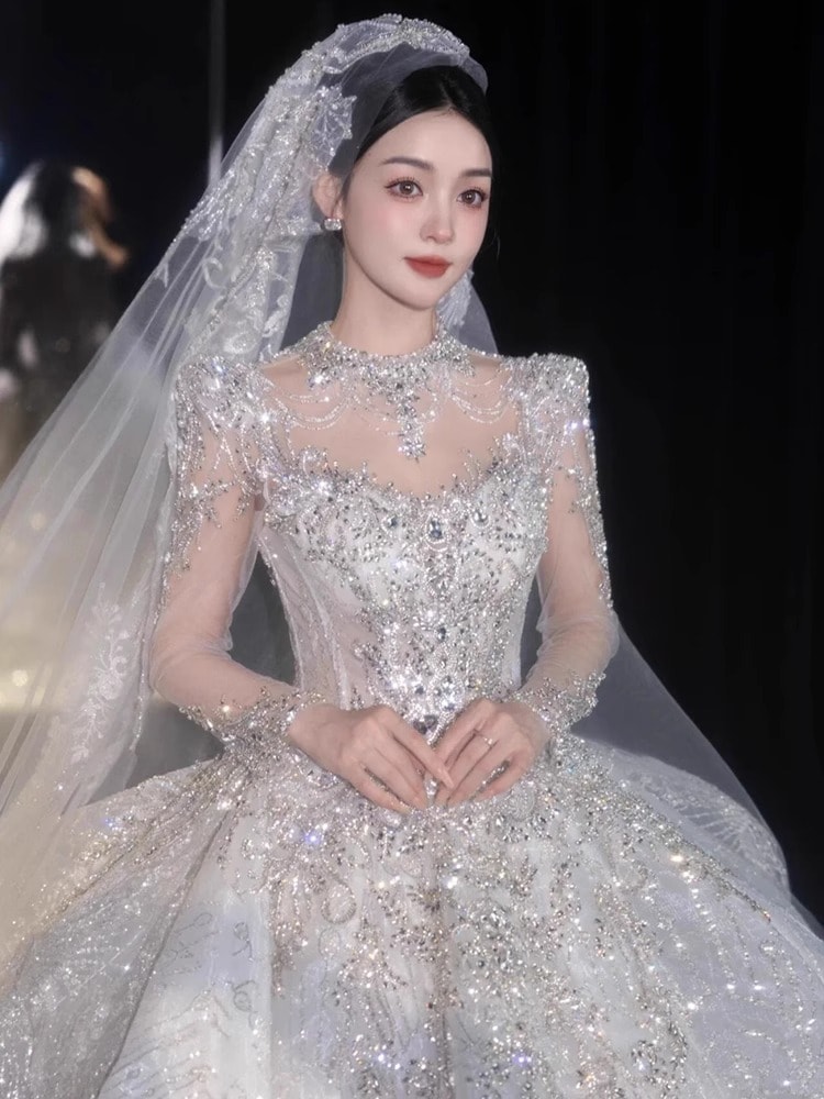 ロイヤルスタイル上質な質感長袖の小柄なプリンセスのためのウェディングドレス2025