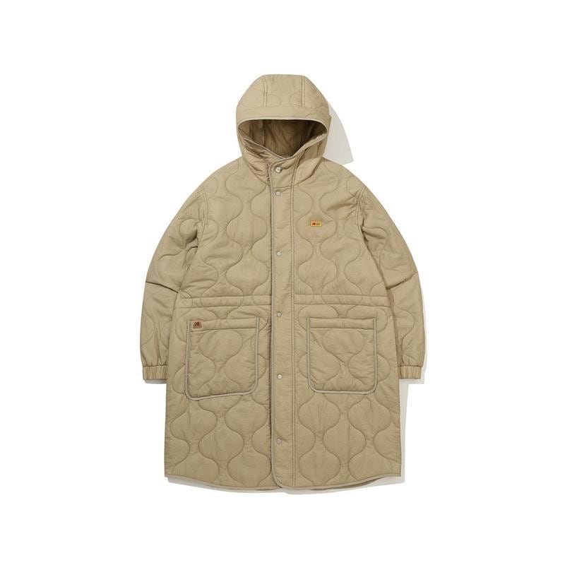 [公式] シネフレーム軽量キルティングロングフードジャケット BEIGE